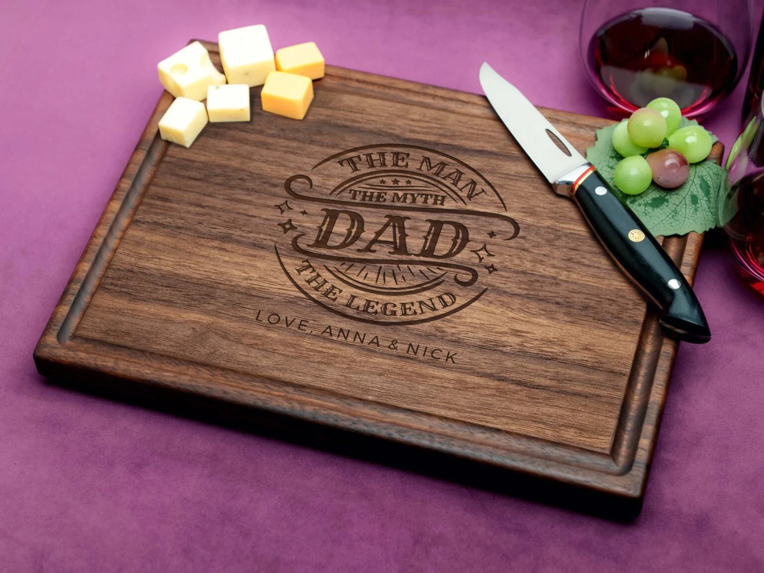 Premium walnut cutting board featuring a Father's Day design. Crafted for style and durability, perfect for preparing meals or displaying in the kitchen. Ideal gift choice for any dad who loves cooking or grilling.