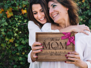 The best mom in the world engraved on a cutting board for Mother's Day